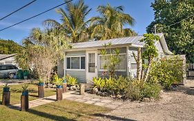 Tropical Port Charlotte Cottage - Walk To Bay!