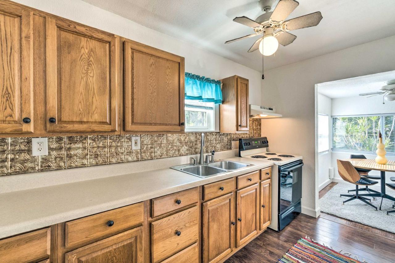 Tropical Port Charlotte Cottage - Walk To Bay! Exterior photo