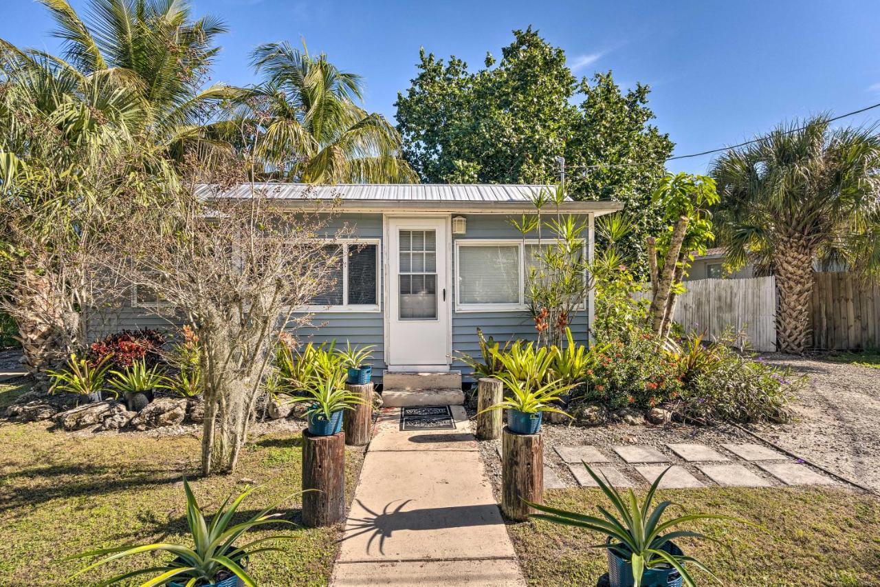 Tropical Port Charlotte Cottage - Walk To Bay! Exterior photo
