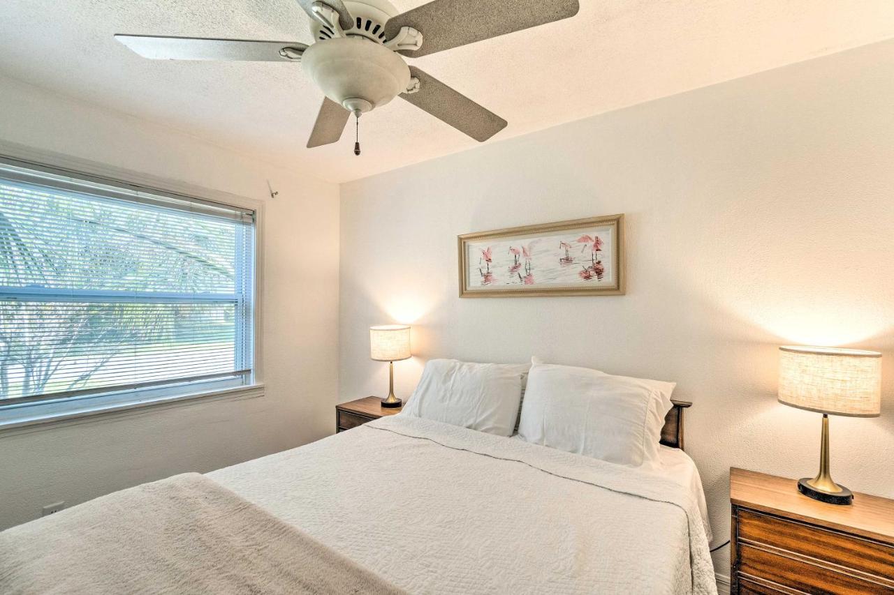 Tropical Port Charlotte Cottage - Walk To Bay! Exterior photo